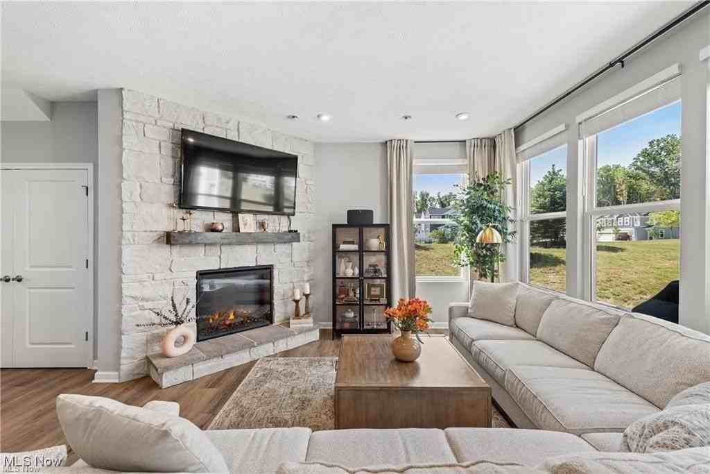 798 N Greenway Dr - Photo 6 of 20