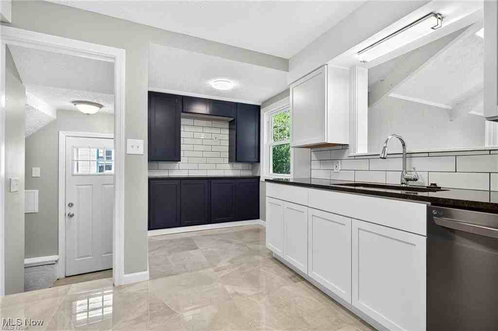 4521 Golfway Rd - Photo 5 of 36