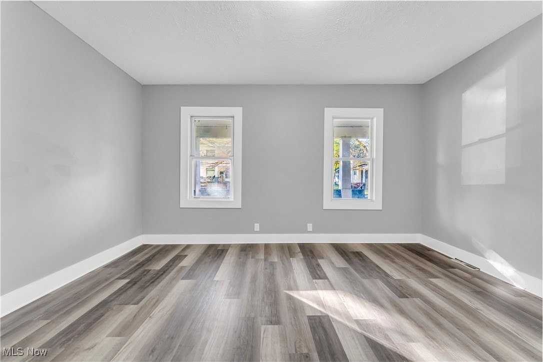 2115 West 96th Street - Photo 4 of 29