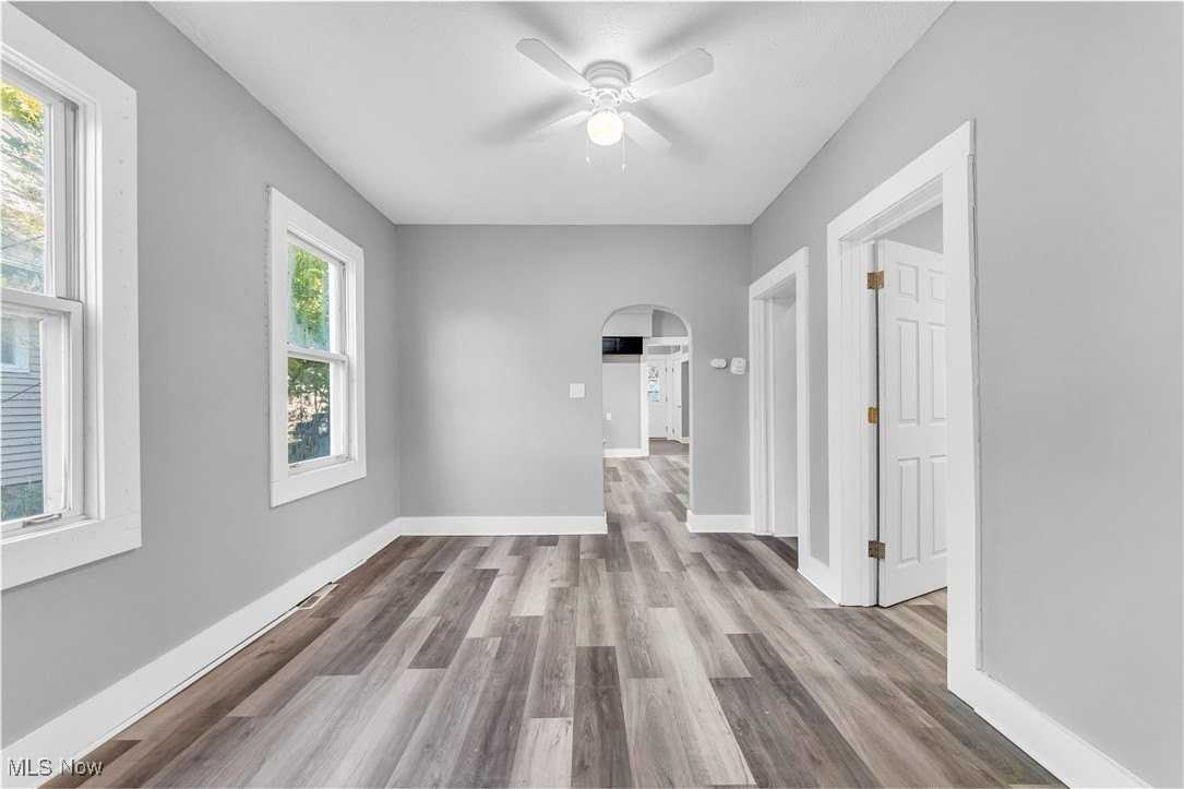 2115 West 96th Street - Photo 7 of 29