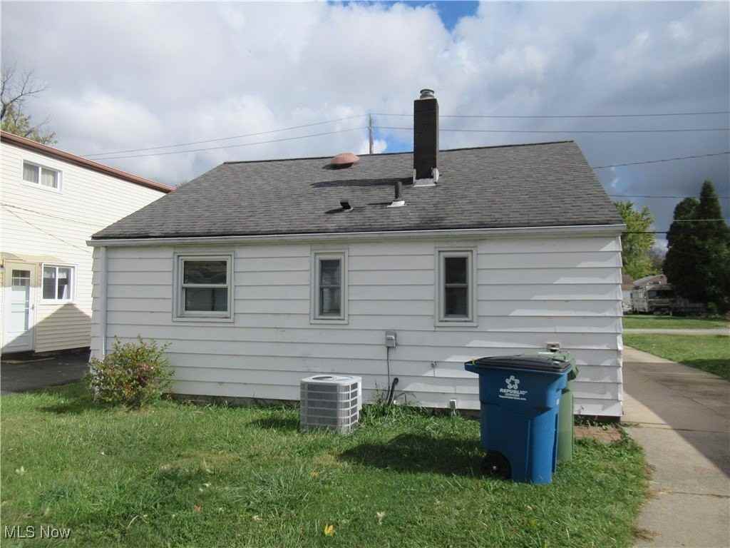 1346 E 346th St - Photo 4 of 22