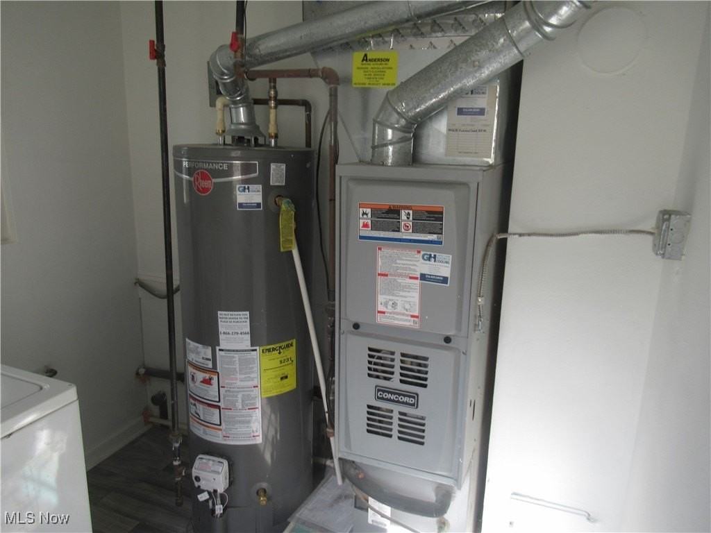 1346 E 346th St - Photo 6 of 22