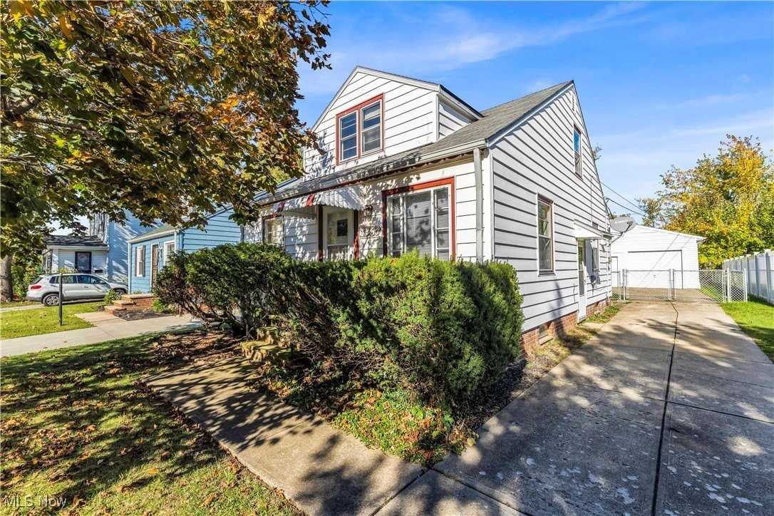 1487 E 193rd St - Photo 3 of 25