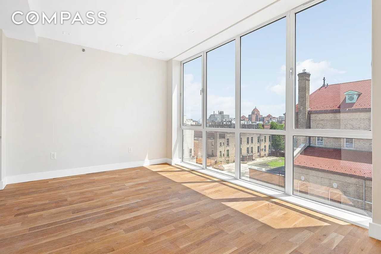 371 Lincoln Rd #2 - Photo 7 of 19