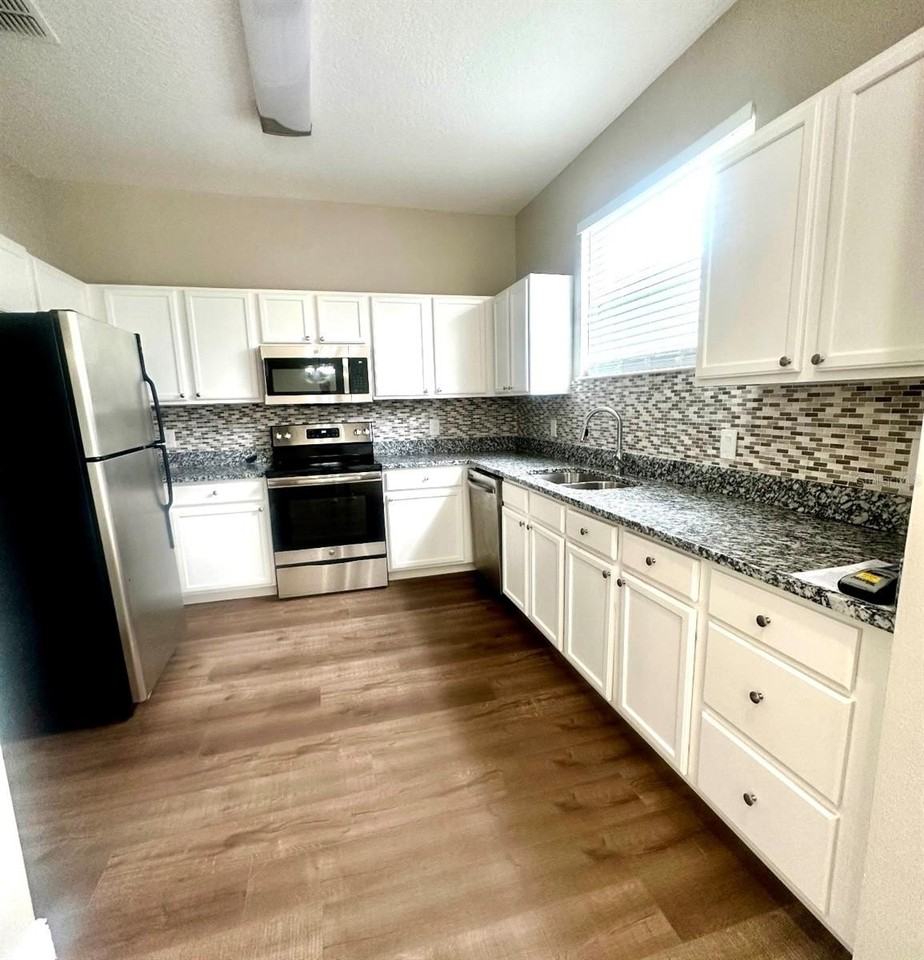 4316 Paradise Cove Ct - Photo 2 of 13