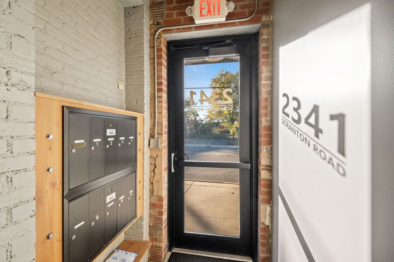 2341 Scranton Ave - Photo 4 of 8