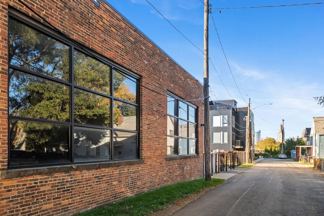 2341 Scranton Ave - Photo 6 of 8