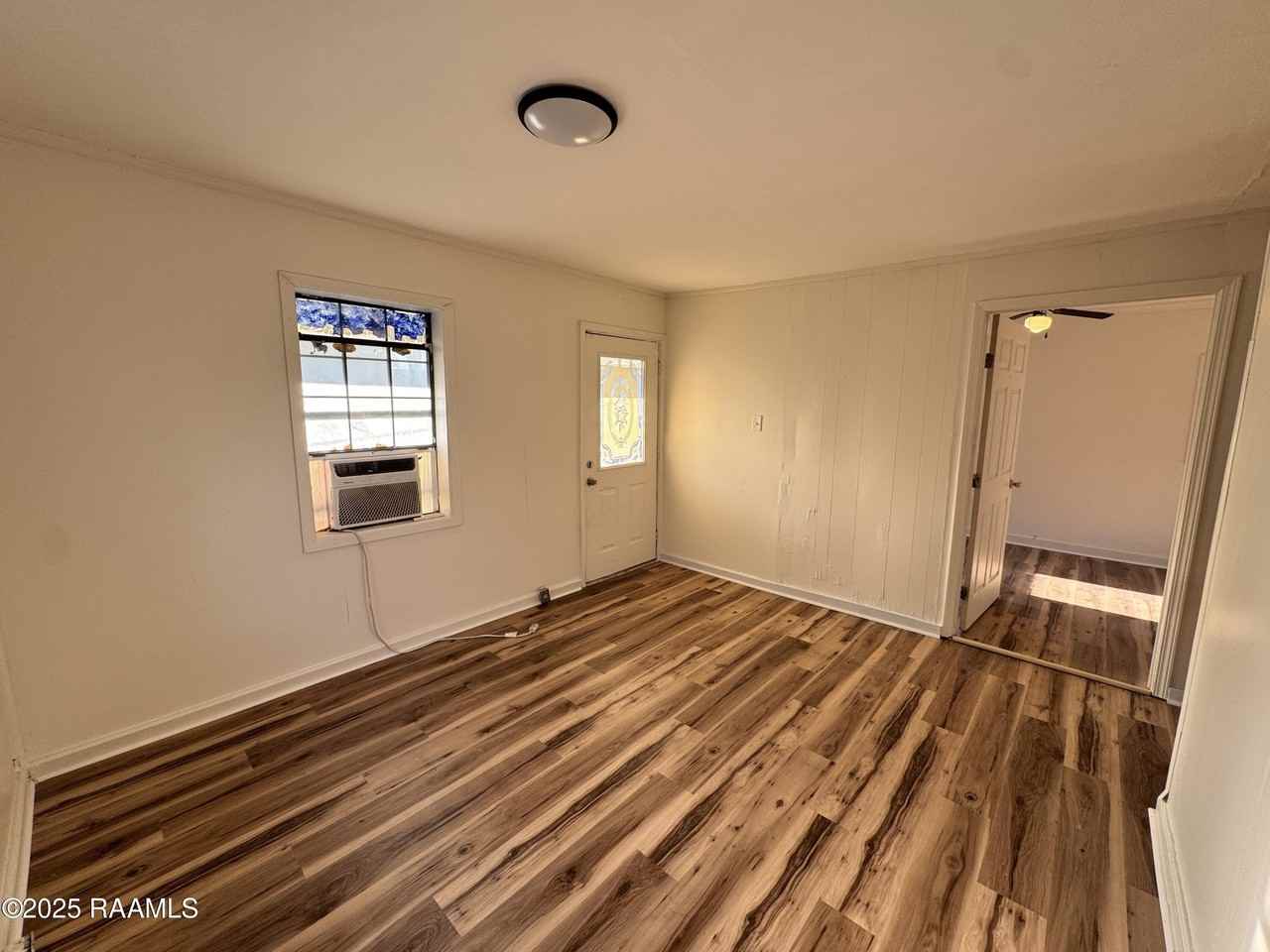 913 Plum Street - Photo 4 of 10