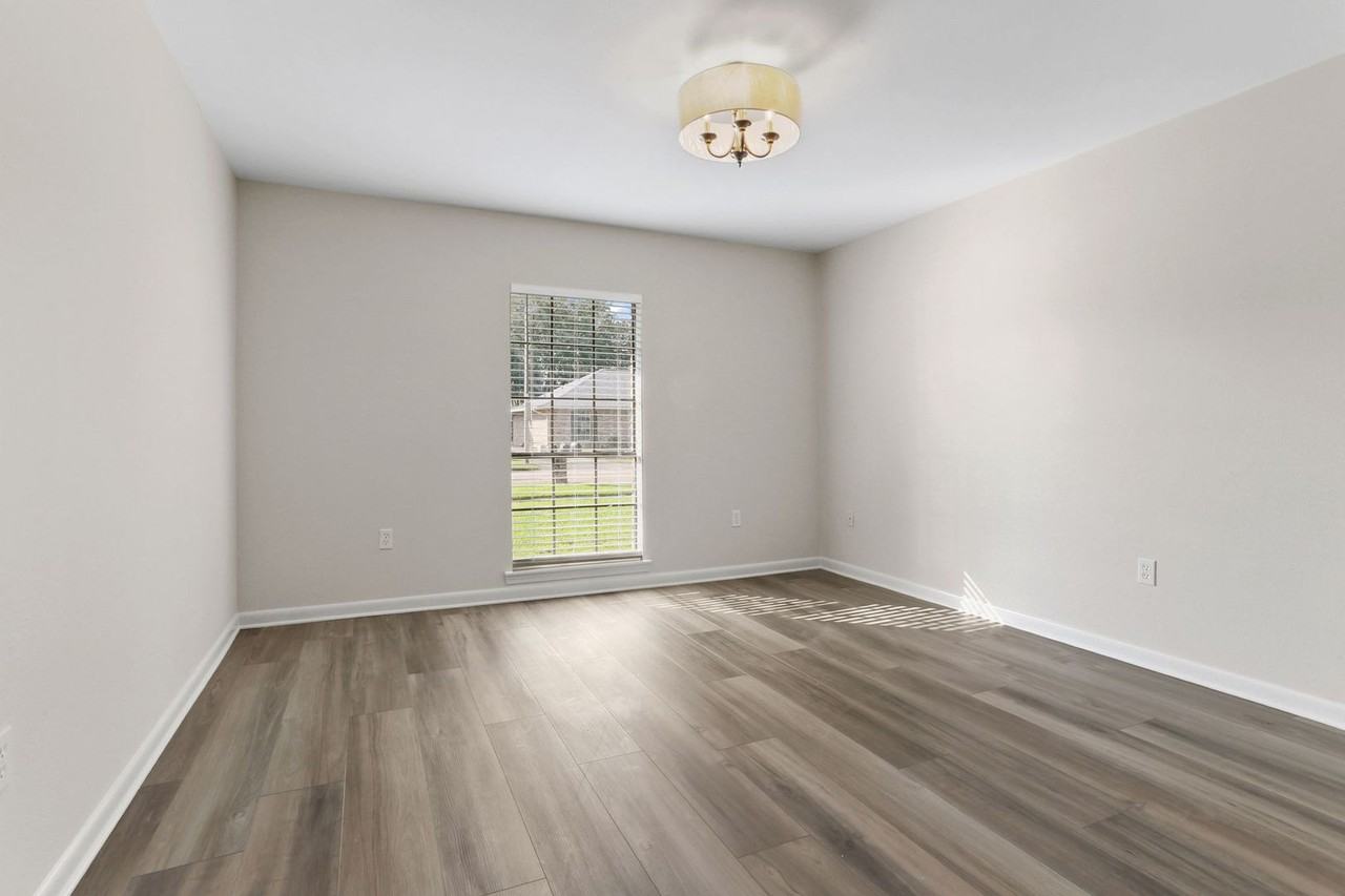 1526 Rue Crozat - Photo 2 of 19