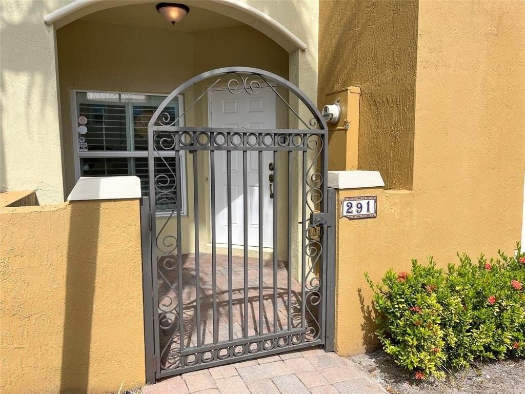 291 Lake Monterey Cir - Photo 3 of 47