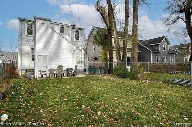 790 Jewell Street - Photo 4 of 20