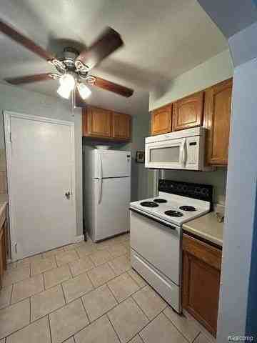 655 E Beverly Ave - Photo 7 of 11