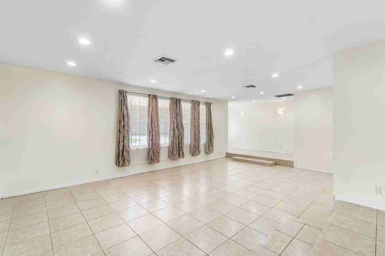 5313 Colbright Rd - Photo 6 of 48