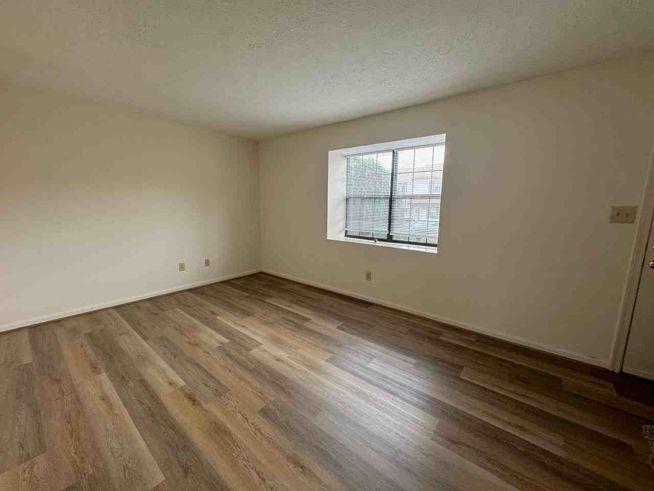 57 Cape Charles Sq - Photo 2 of 12