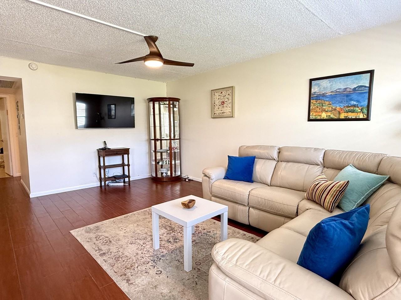 143 Dorset Drive - Photo 3 of 17