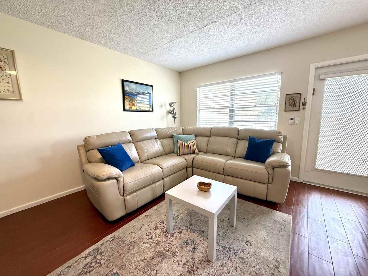 143 Dorset Drive - Photo 4 of 17