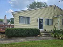 featured image of 15 Meadowview Ter