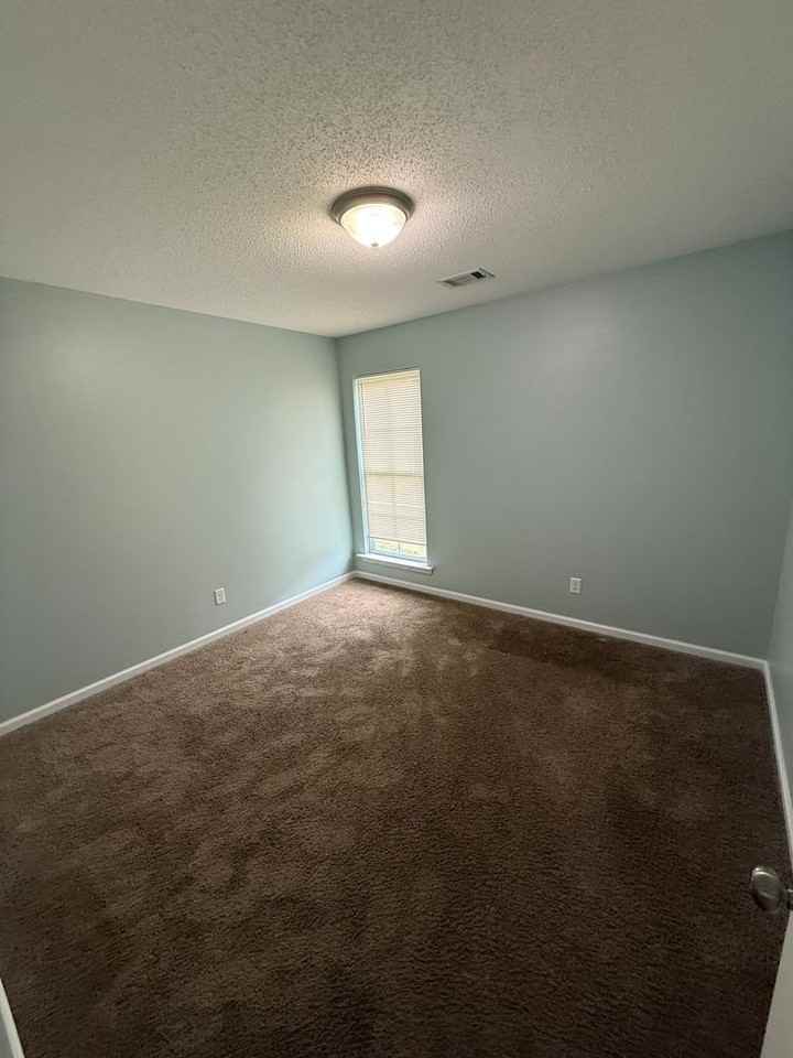 1213 Askew Dr Ne - Photo 4 of 10