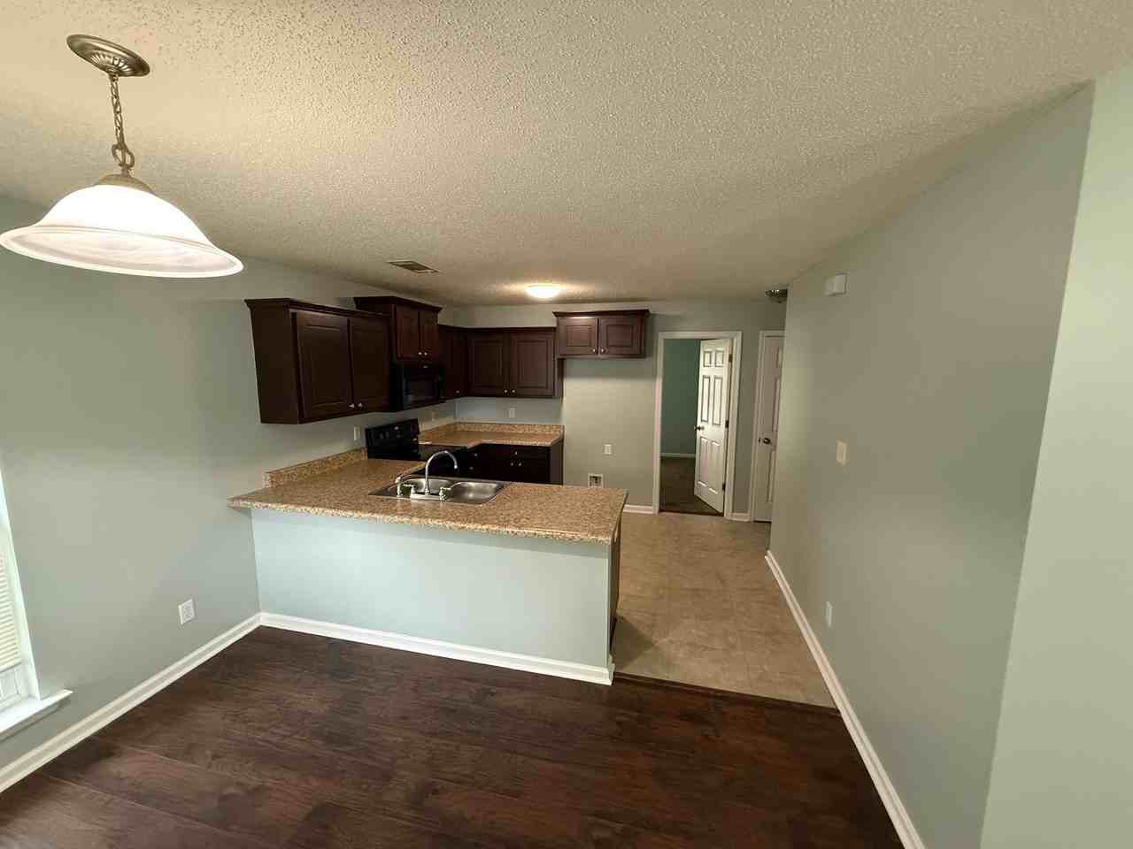 1213 Askew Dr Ne - Photo 5 of 10