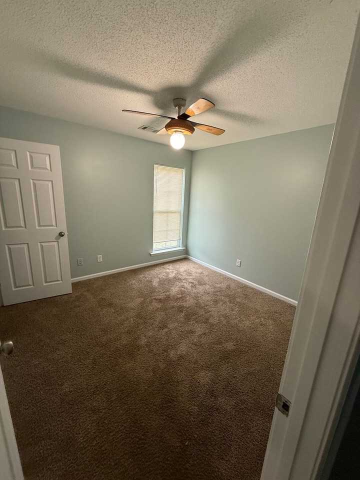 1213 Askew Dr Ne - Photo 6 of 10