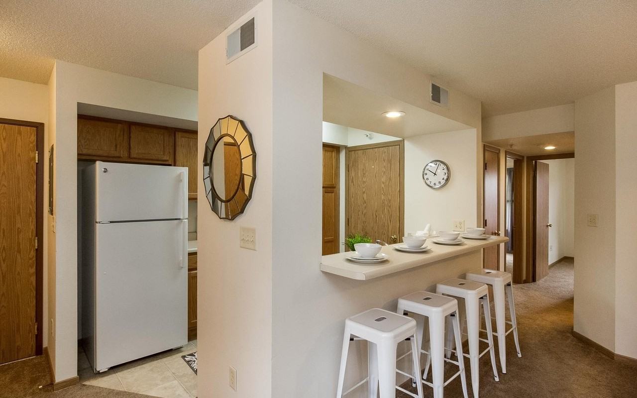 1039 West Benton Street - Photo 4 of 12