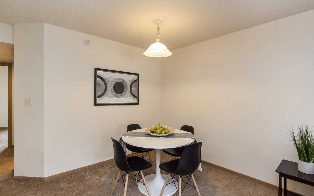 1039 West Benton Street - Photo 5 of 12