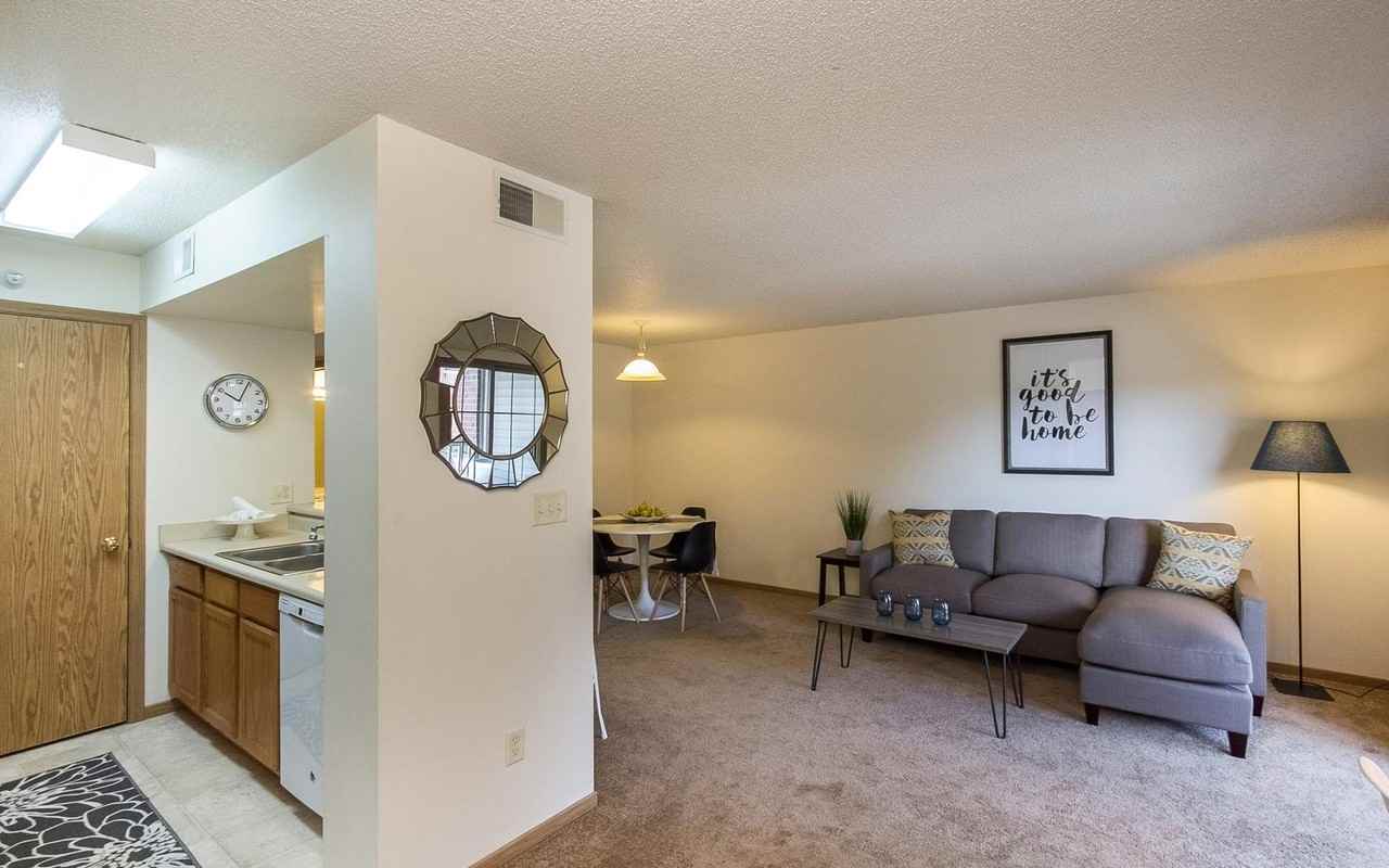 1039 West Benton Street - Photo 6 of 12