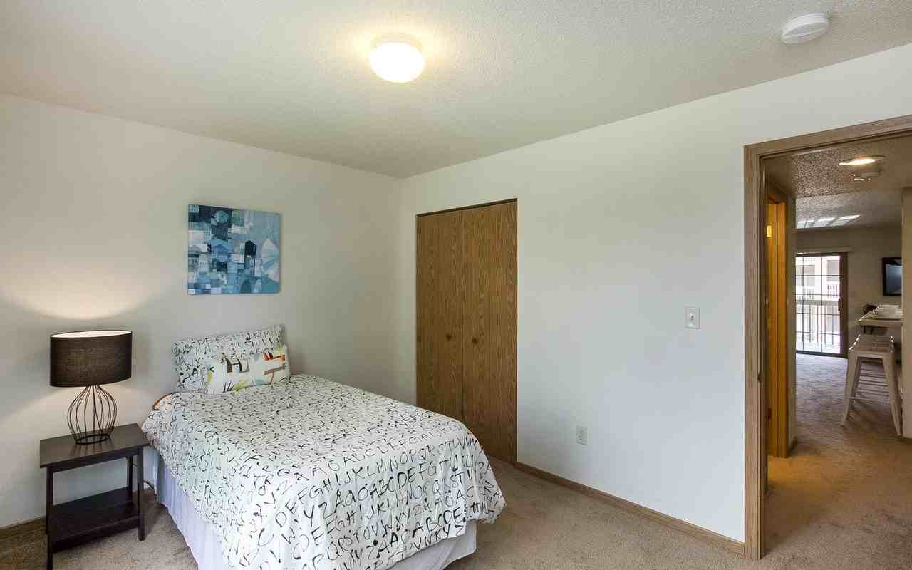 1039 West Benton Street - Photo 7 of 12
