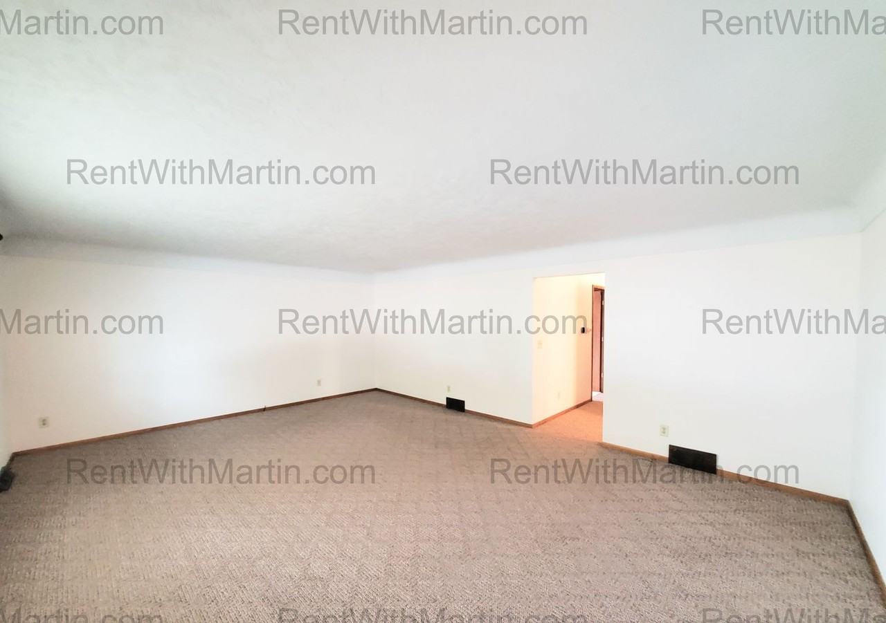 5837 Applewood Drive - Photo 3 of 24