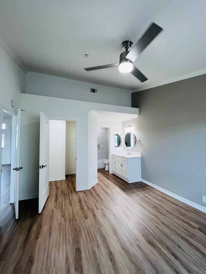 Meridian Apartments - Photo 4 of 8