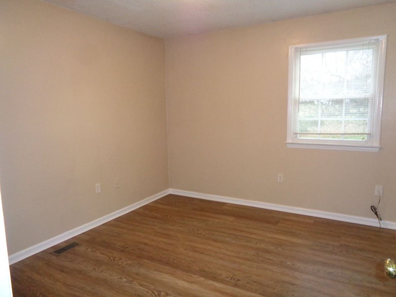 150 Sycamore Cir - Photo 7 of 12
