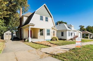 featured image of 208 E 7th St