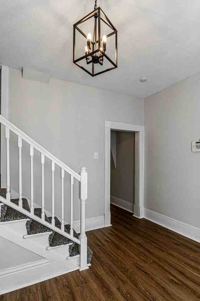 208 East 7th Street - Photo 4 of 29