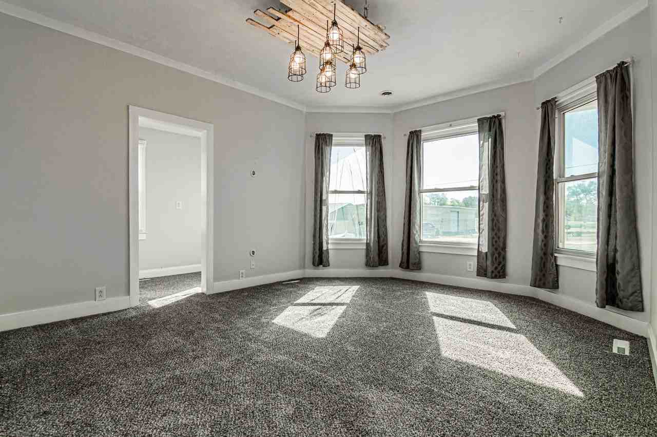 208 East 7th Street - Photo 6 of 29