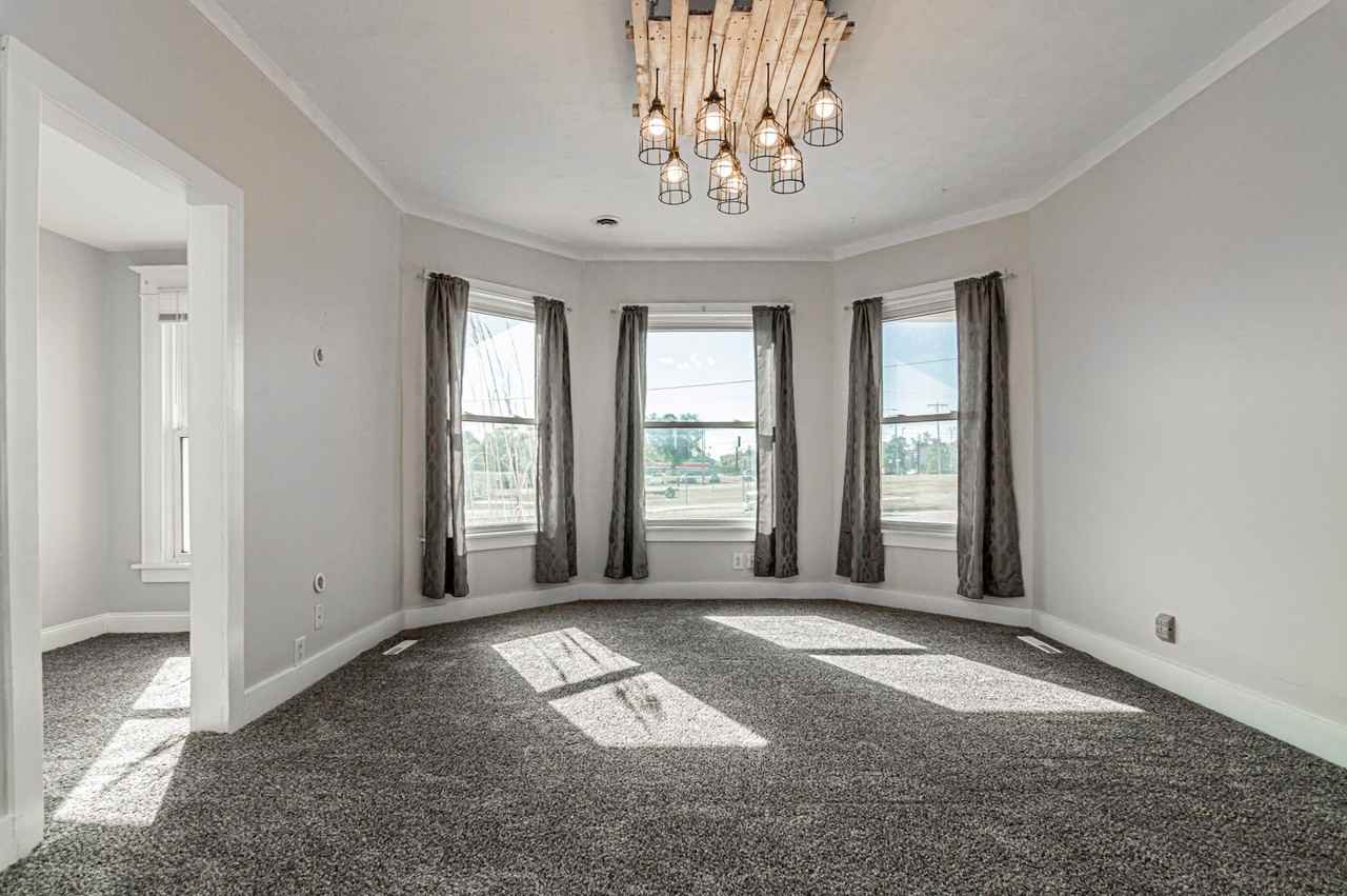 208 East 7th Street - Photo 7 of 29