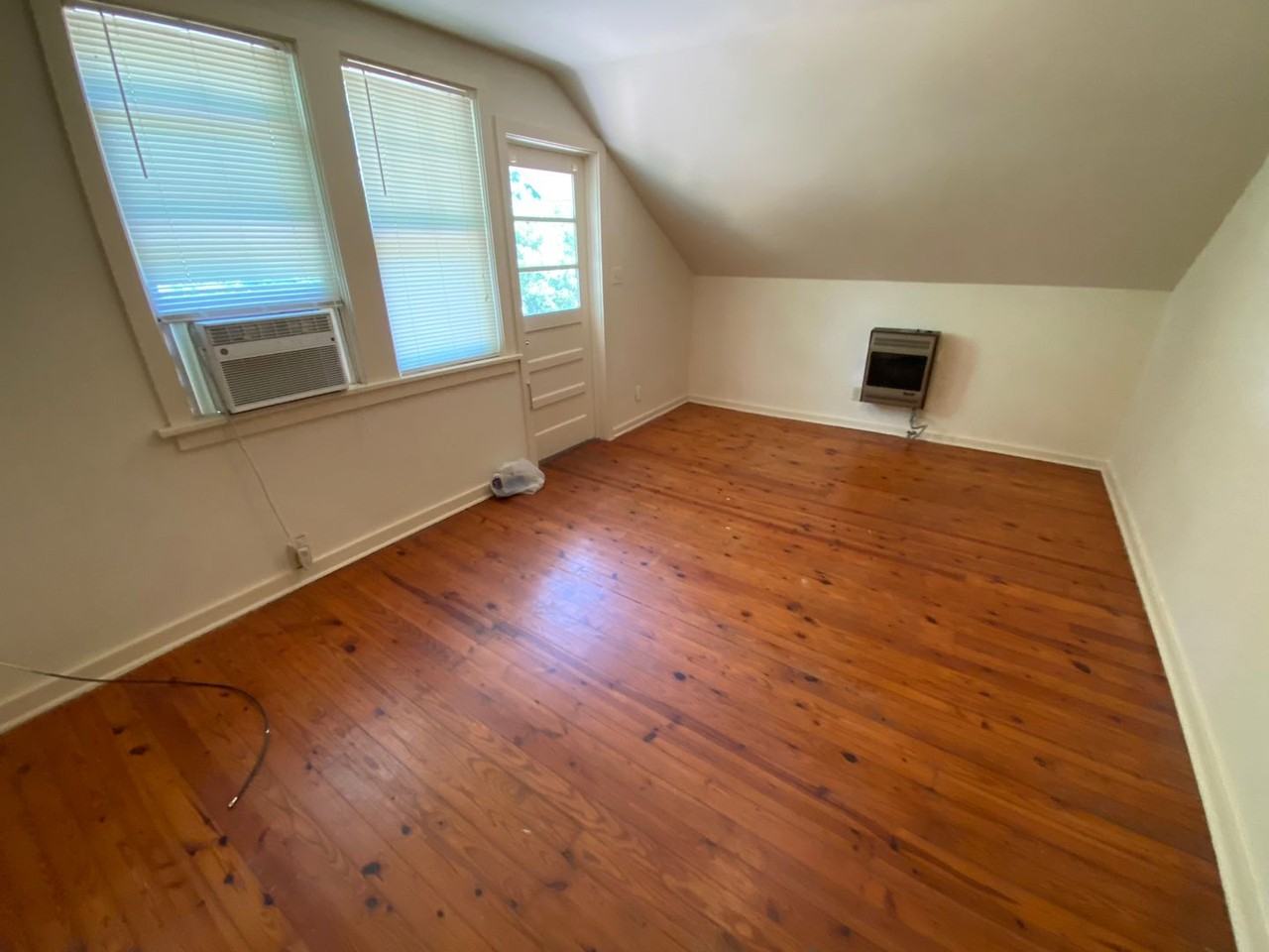 285 Sycamore Dr - Photo 2 of 10