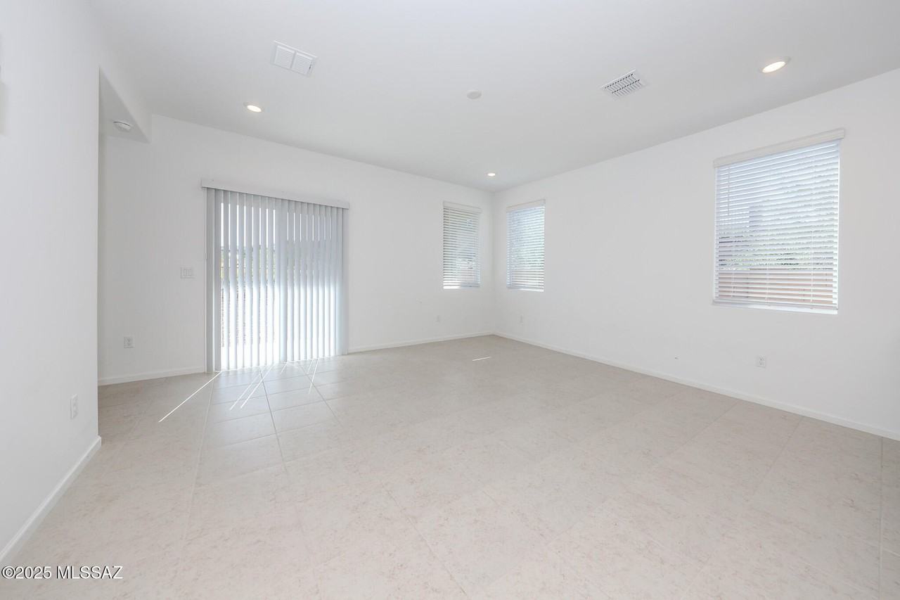 17581 South Desert Barberry Drive - Photo 4 of 18