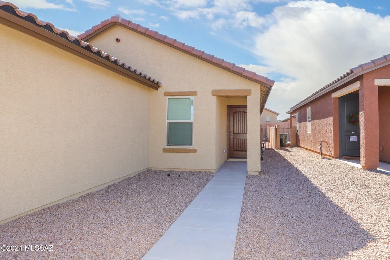 4639 S Brandywine Dr - Photo 2 of 27