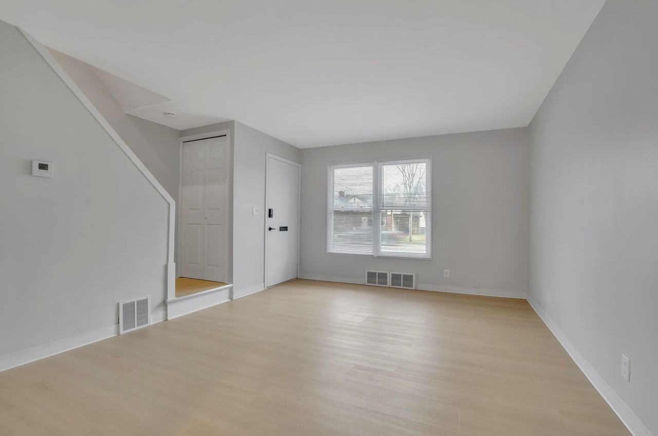 Amherst Townhomes - Photo 5 of 18