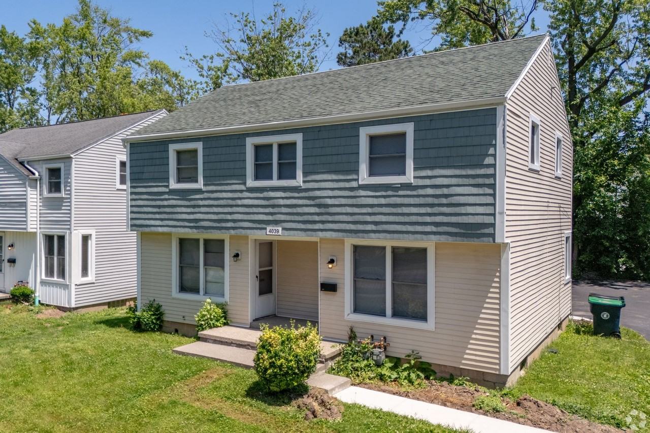 Amherst Townhomes - Photo 6 of 18