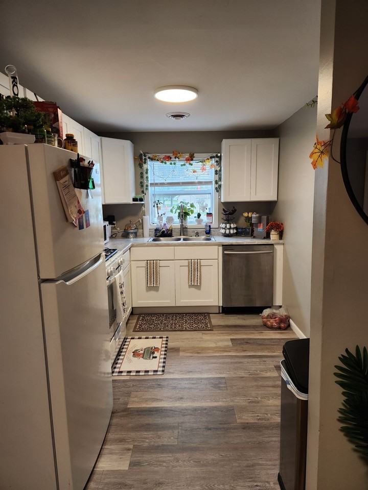 211 Tompkins Street - Photo 3 of 8