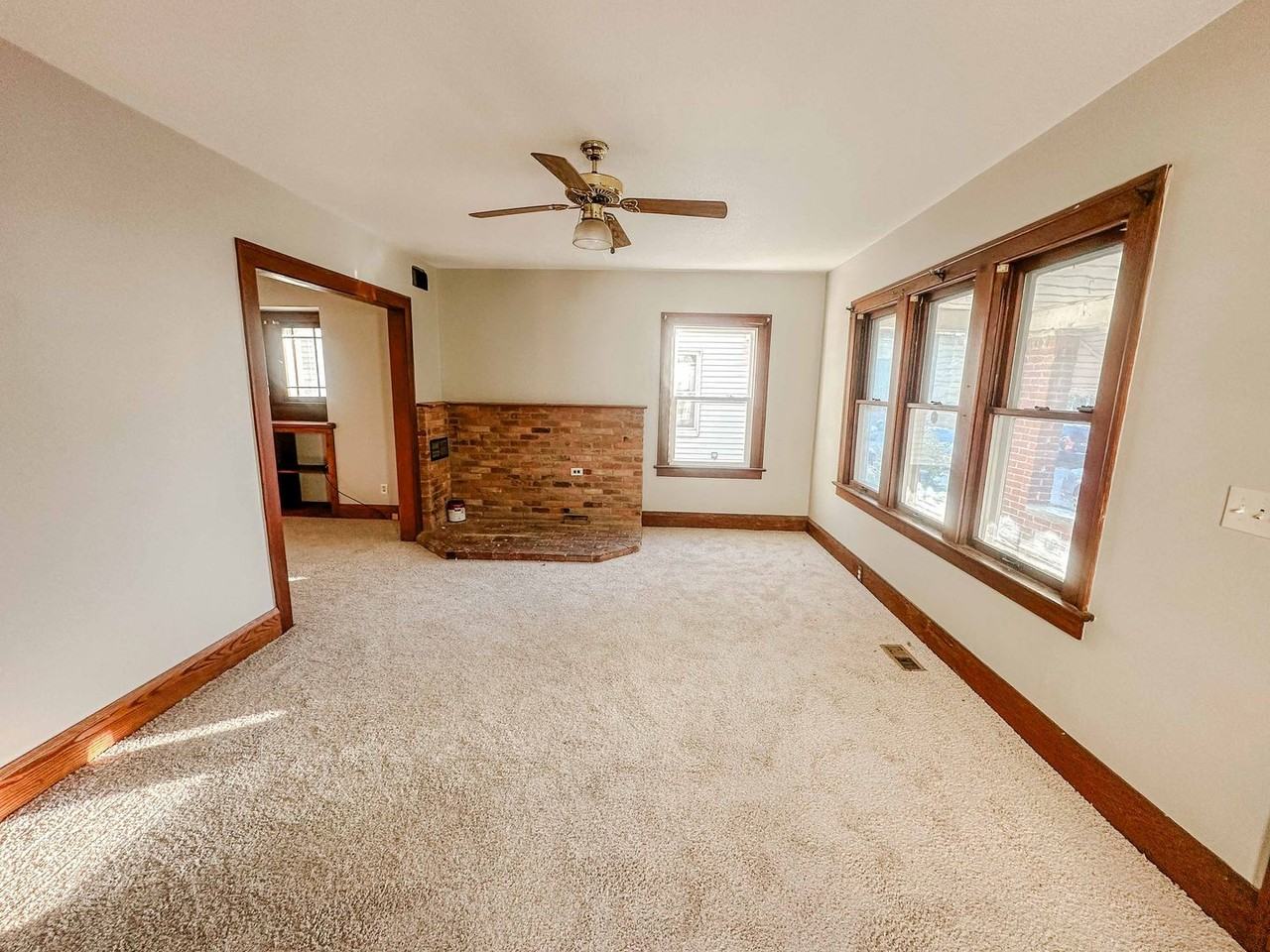 4044 Asbury Dr - Photo 3 of 20