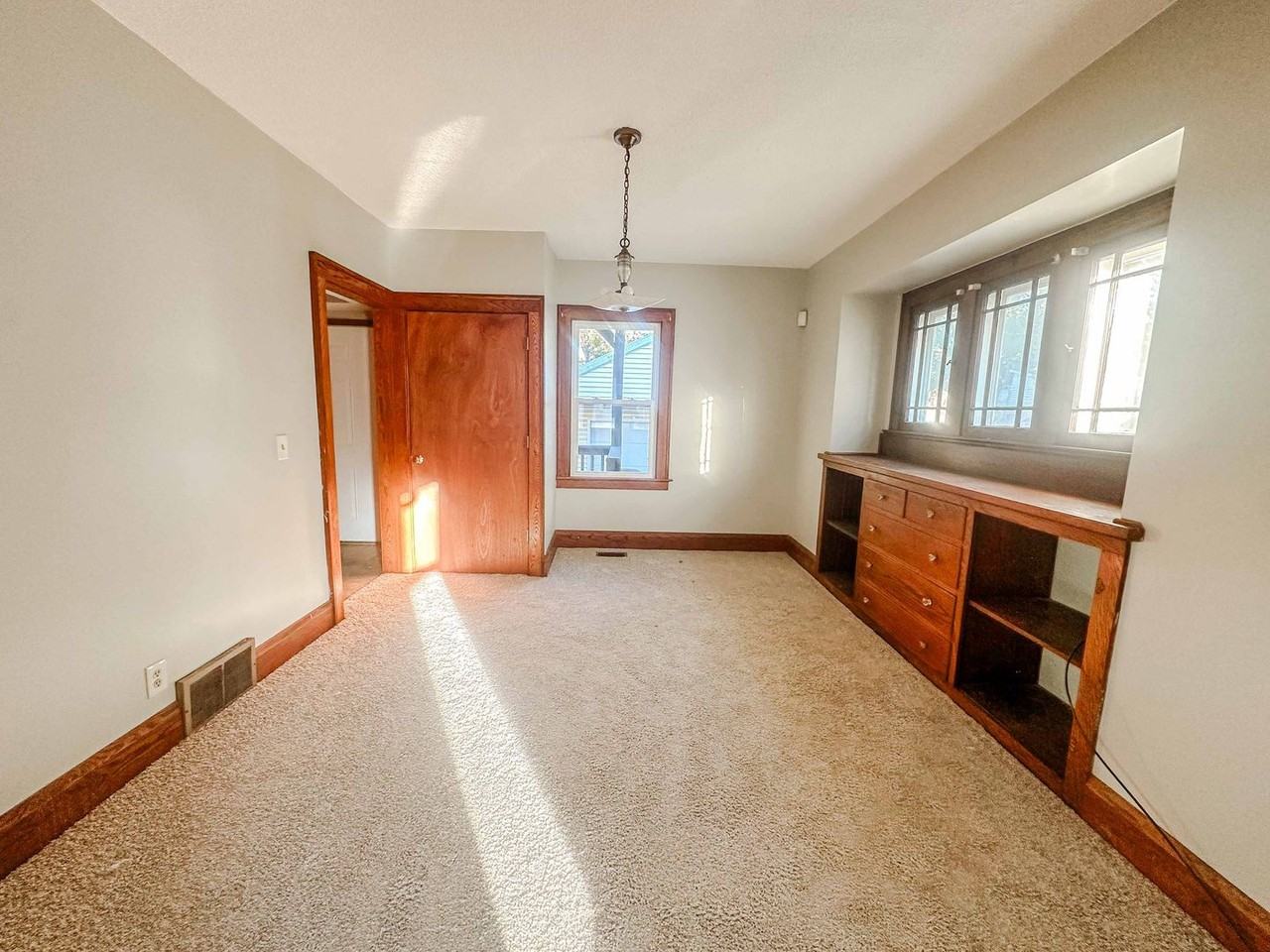 4044 Asbury Dr - Photo 4 of 20