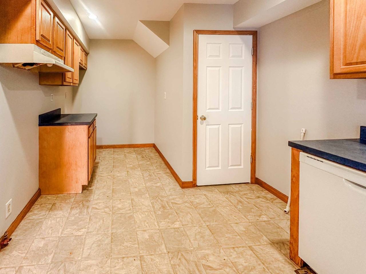 4044 Asbury Dr - Photo 7 of 20