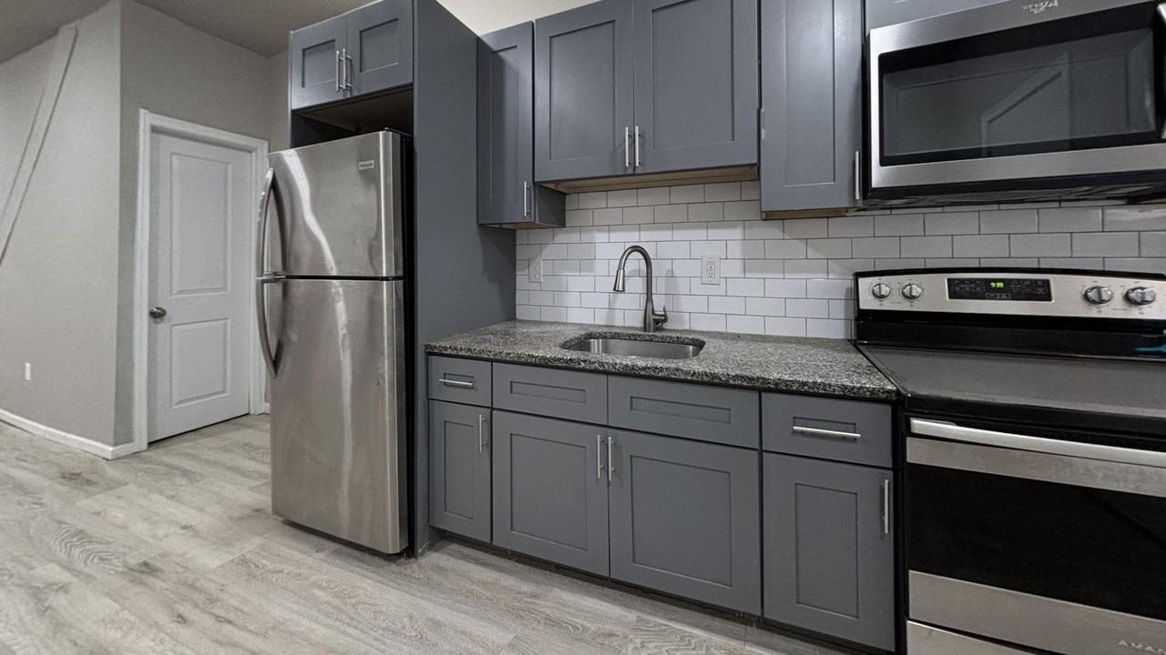 141 North Peach Street - Photo 5 of 18