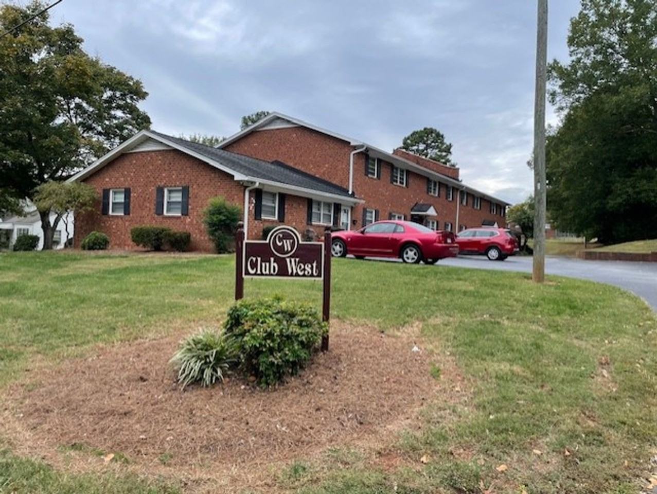 110 Hedgecock Avenue Southwest - Photo 2 of 12