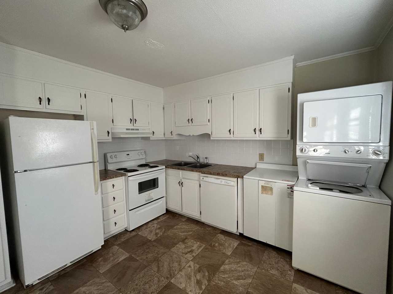 110 Hedgecock Avenue Southwest - Photo 4 of 12