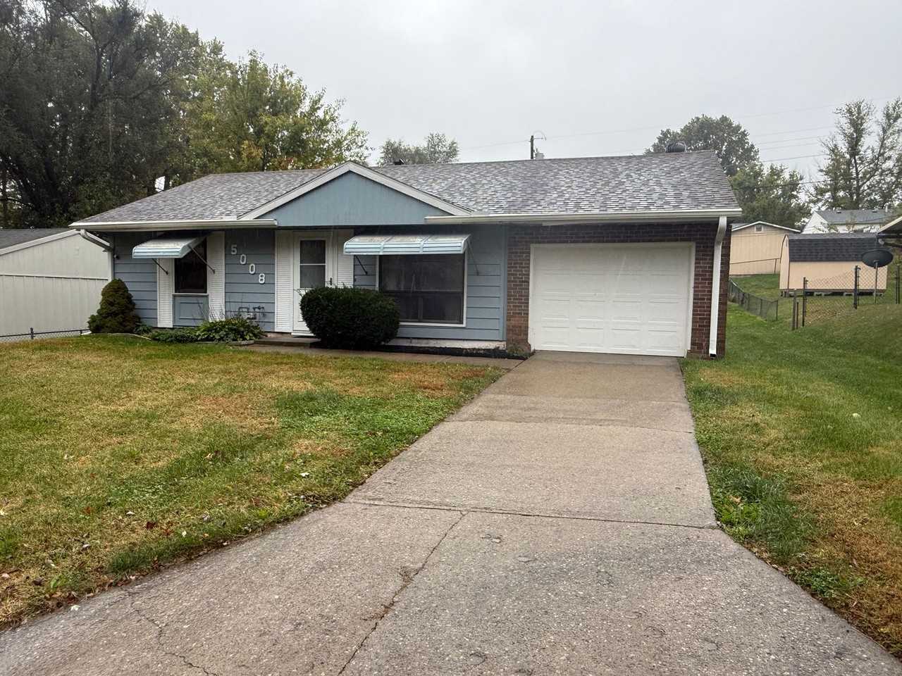 5008 Valley Ln