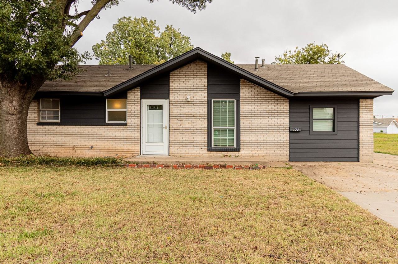 650 Northwest 5th Street - Photo 2 of 42