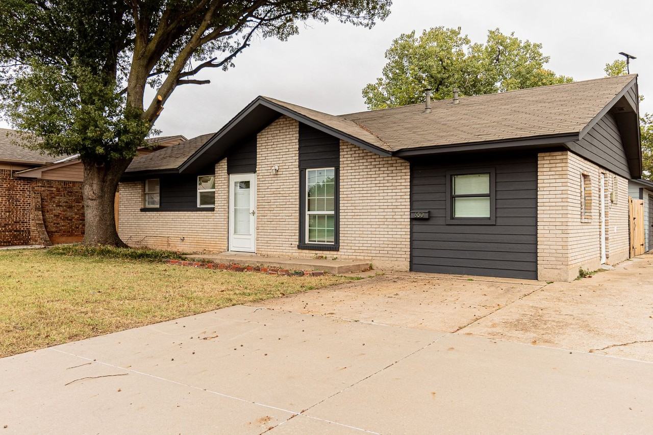 650 Northwest 5th Street - Photo 3 of 42